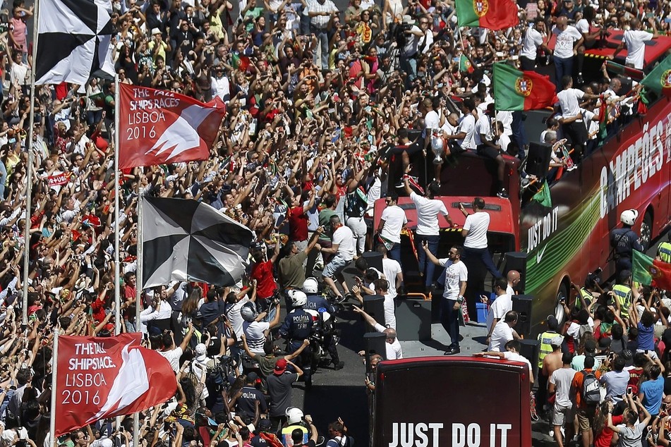 euro 2016 team portugal returns home